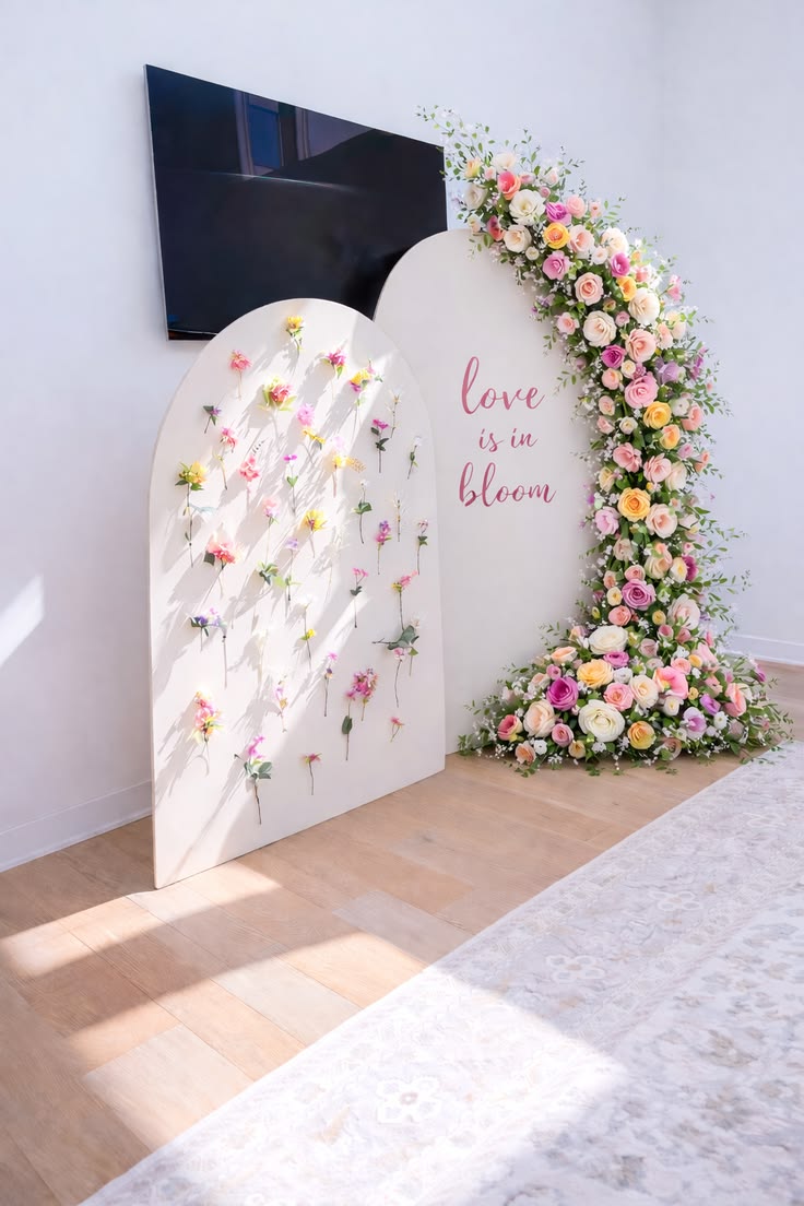 Decoración Floral para Letrero de Bienvenida y Fotos
