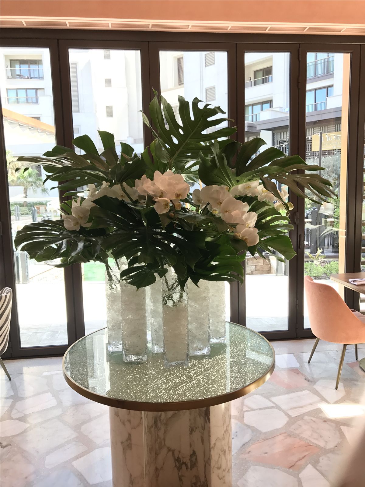 Arreglo Floral para Lobby de Hotel y Áreas Comunes